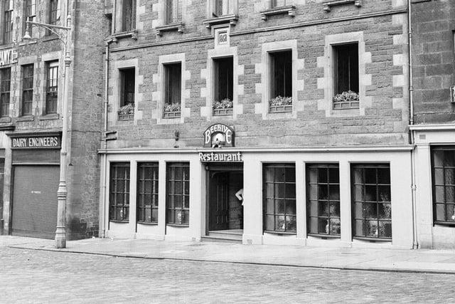 Just down from the White Hart in the Grassmarket is the Beehive Inn which can trace its origins back to the 15th century when a coaching inn was opened on the site.