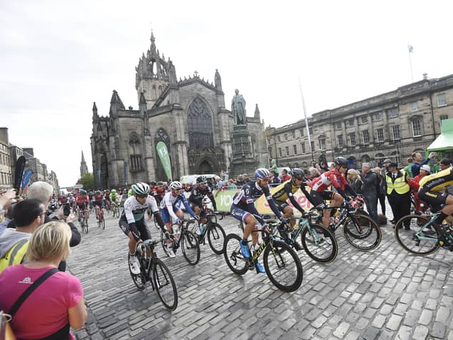 Pic Greg Macvean - 2017 Tour of Britain cycling race leaves the Royal Mile