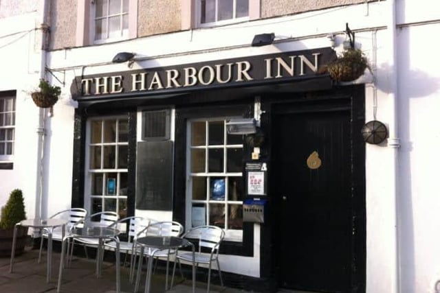 Harbour Inn, Fishmarket Square is a cosy pub overlooking the Forth, thought to be the oldest nightspot in the neighbourhood.