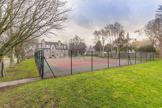 A rare novelty bonus with this Newington three bedroom second floor flat is access to two tennis courts which are for residents only.