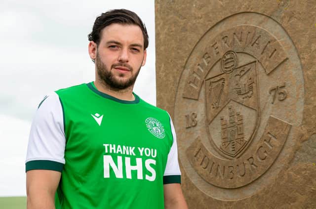 Drey Wright has penned a two-year deal with Hibs.