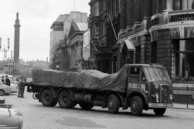 Sean briefly followed in his father's footseps to become a lorry driver. Joe Connery had driven trucks for the North British Rubber Company.