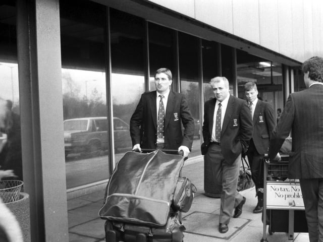 Tthe England rugby squad arrive at Edinburgh airport ahead of the Scotland v England Five Nations (Calcutta Cup) match in 1990.