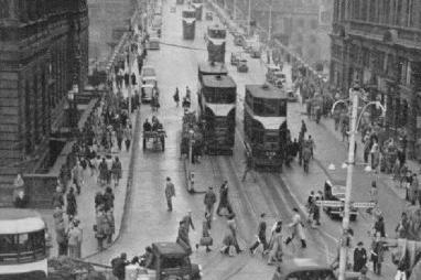 Traffic on North Bridge, around 1947.