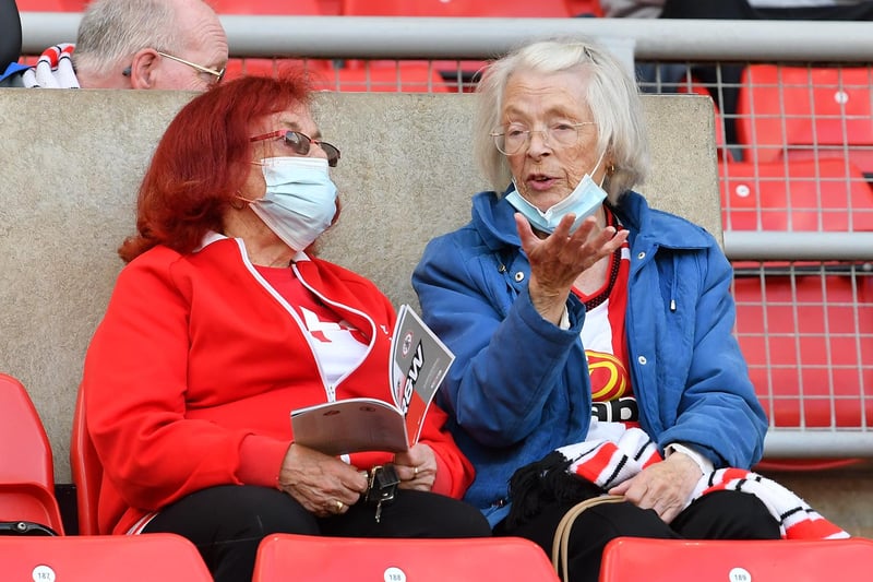 Two Sunderland fans enjoy a chat before the game against Accrington Stanley.