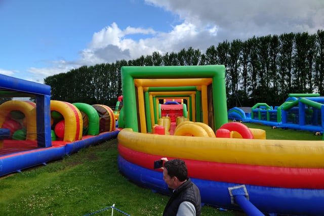 15 photos of the world's largest inflatable obstacle course Tartan ...