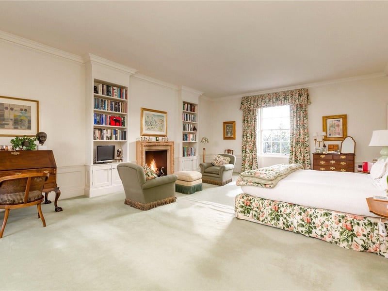 Principal bedroom.