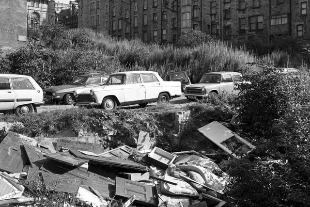 The site that formerly housed Grants department store in the High Street Edinburgh had become a rubbish dump and car park by September 1980.