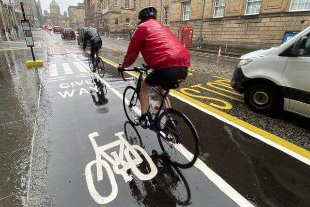A new study found that more than three quarters of Edinburgh residents would walk or cycle more often if shops and services were closer to home.
