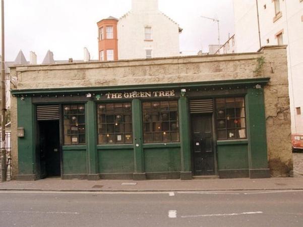 The Green Tree in the Cowgate pictured in 1999. Popular with students and locals alike, this was a very busy bar, especially on the weekends.