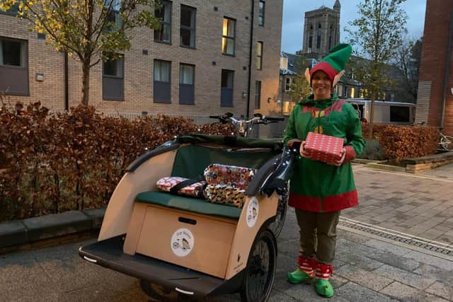 Lissa McIntyre is delivering Christmas presents across Edinburgh to children who can't go and see Santa.