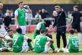 Lee Johnson speaks to his players during a pre-season friendly match between Edinburgh City and Hibs at Meadowbank. Picture: Craig Williamson / SNS Group