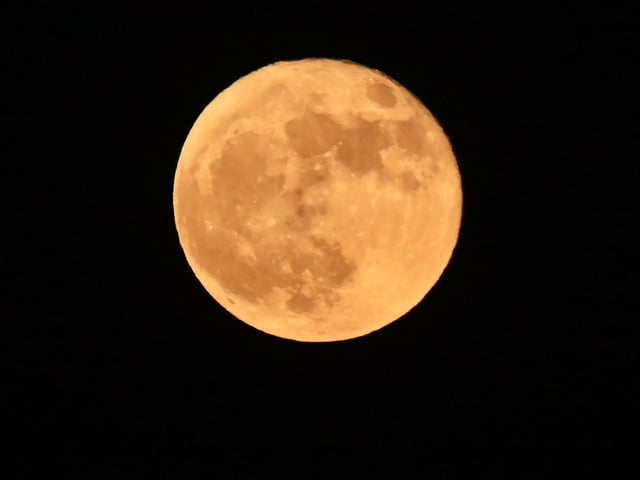 The full "Strawberry supermoon" rises over Los Angeles- The June full moon is named for the strawberry harvesting season of the Alongquin Native American tribe from the northeast United States and eastern Canada. (Photo by Frederic J. BROWN / AFP)