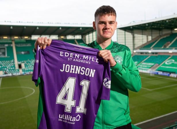 Hibernian goalkeeper Murray Johnson signs his first professional contract. (Photo by Craig Williamson / SNS Group)