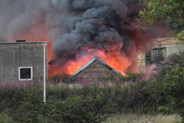 Plumes of smoke from fire at Loanhead industrial estate
Photo: Ken Thomas