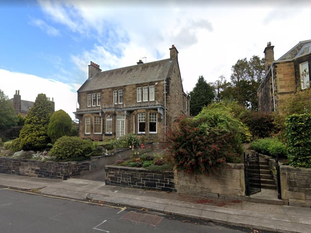 Wester Coates Avenue is situated in the desirable Murrayfield part of town, with average property prices at £1,615,000