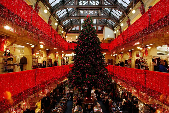 Jenners is famous for having some of the biggest and best Christmas decorations, including a 40 foot tree. Year: 2003
