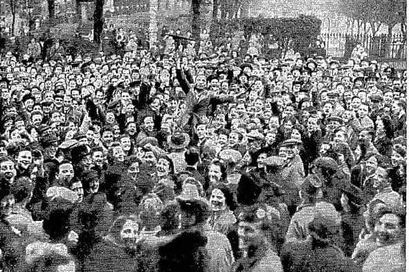 Huge crowds congregate at the Mound to toast VE Day on 8 May 1945.
