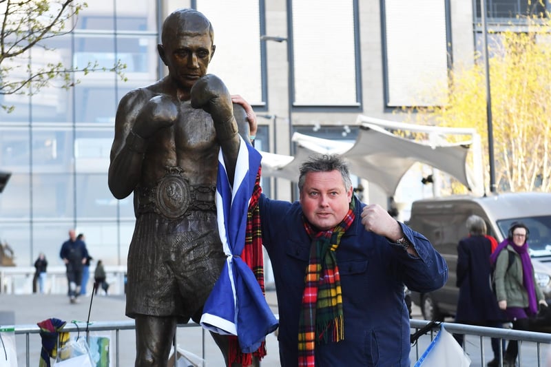 Fans of Ken Buchanan lined the streets to pay their respects to the boxer and also left many tributes, including written messages and flowers, at his statue in Edinburgh.