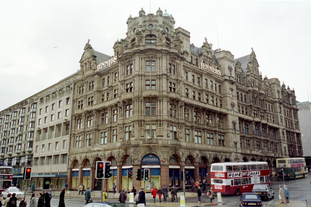It’s clear to see that the incredible architecture of the exterior of the department store hasn’t changed throughout its time on Princes Street. Year: 1998