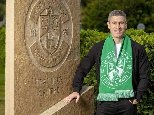 Nick Montgomery has signed a three-year deal to become Hibs manager.