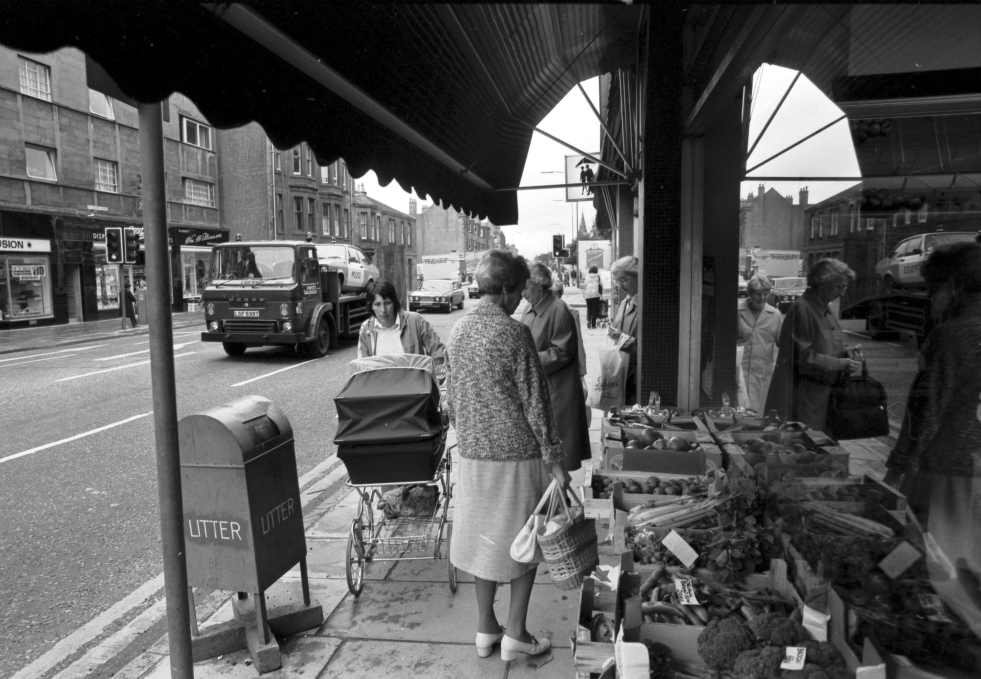 17 amazing photos of Edinburgh in 1980 – including legendary lost nightclub