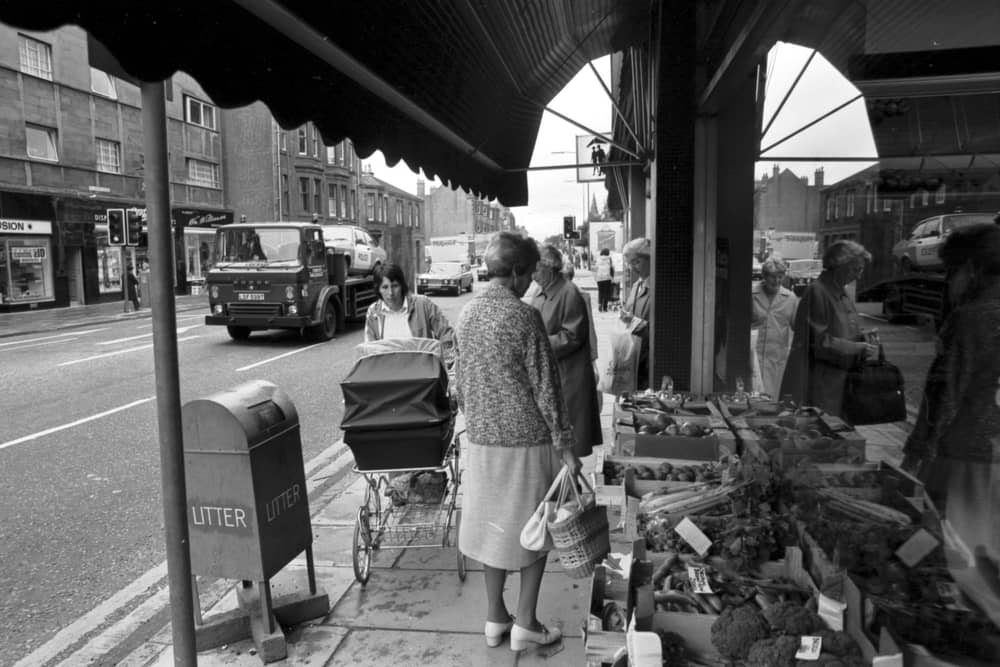 People shopping in St John's Road, Corstorphine, September 1980.