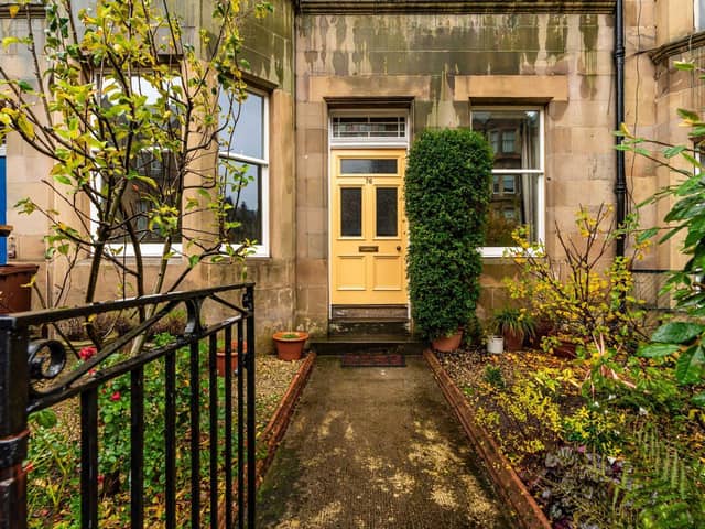 This home is beautifully presented three-bedroom main door flat with extremely stylish and spacious interiors. The property lies within a stone throw’s distance from the wonderful green areas of The Meadows and a variety of local amenities.
