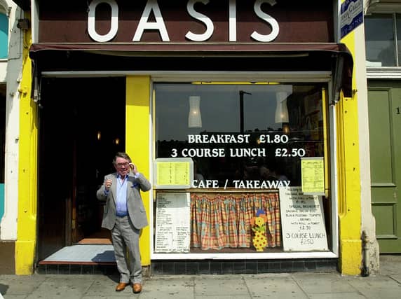 Edinburgh-born comedian Ronnie Corbett visits the famous Oasis cafe at Haymarket.