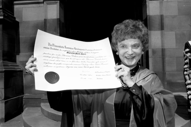Scottish writer Muriel Spark accepts an honorary degree from Edinburgh University during the graduation ceremony at McEwan Hall. Year: 1989