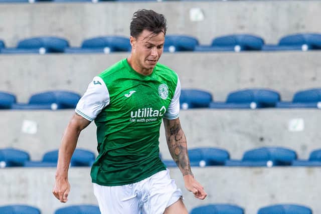 Melker Hallberg has dislocated his knee cap.