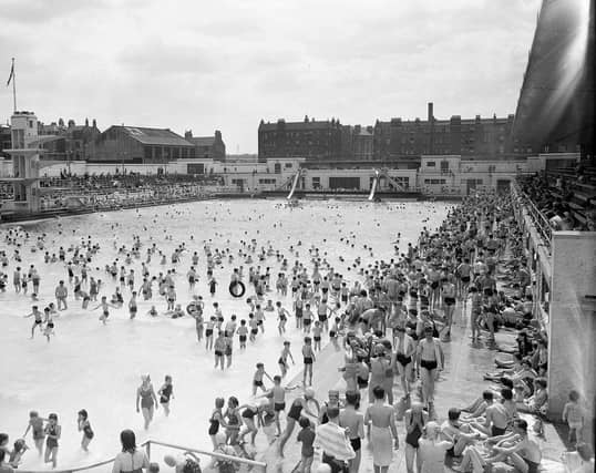 A packed Portobello Outdoor Swimming Pool in May 1952.