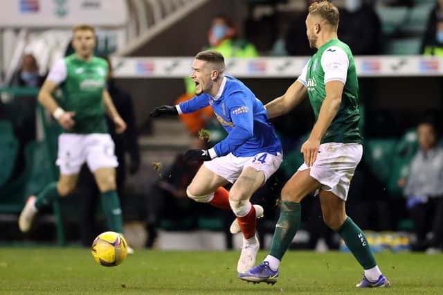 Ryan Porteous clips Ryan Kent at Easter Road, resulting in a penalty