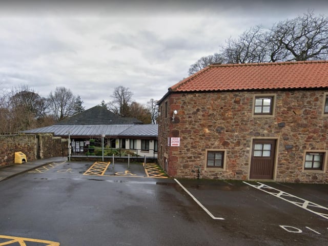 There are 880 patients per GP at Lammermuir Medical Practice. In total there are 5,277 patients and 6 GPs.