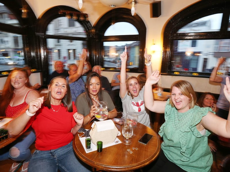 England score! Fans watch England v Ukraine in the quarter finals of Euro 2020, in The Kings pub, Albert Rd, Southsea. Picture: Chris Moorhouse (jpns 030721-32)