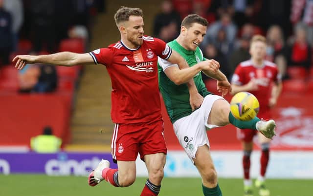 Marley Watkins (left) battles with Paul Hanlon during a previous fixture between Aberdeen and Hibs at Pittodrie