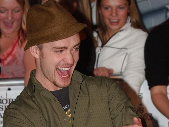 Justin looked thrilled to be in Edinburgh as he arrived at the awards ceremony. Later that night, he picked up three awards, for Best Male, Best Pop Artist and Best Album.
