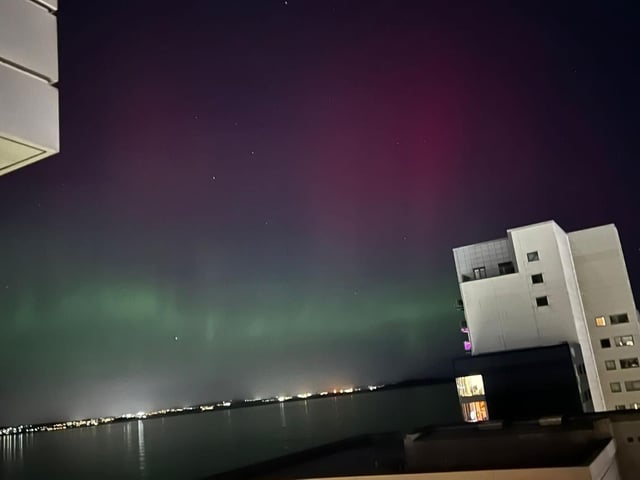 Gorgeous pinks and greens could be seen in the skies above Newhaven in Edinburgh on Sunday night.