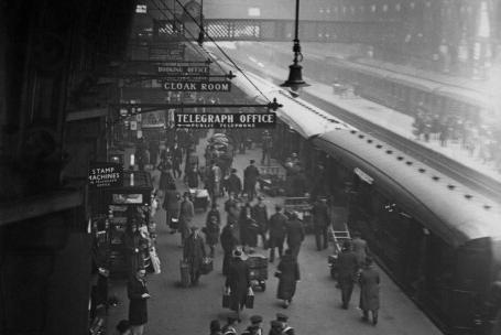 Holidaymakers ready to depart on the Flying Scotsman from King's Cross railway station, London, 29th March 1934.