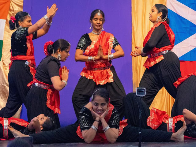This year’s free cultural programme featured a mix of Scottish and Indian music and dance including performances from Edinburgh Bhangra Crew, Bharti Ashram, Junoon and the Bengali group Ram Lila.