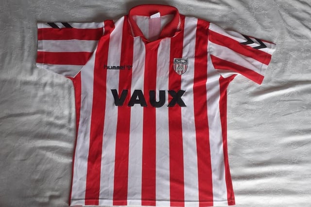 This strip with the chevrons is fondly remembered. John Byrne scored in every FA Cup round in 1992 wearing this shirt, except for the final - the only game in the cup run in which Sunderland wore their away kit.