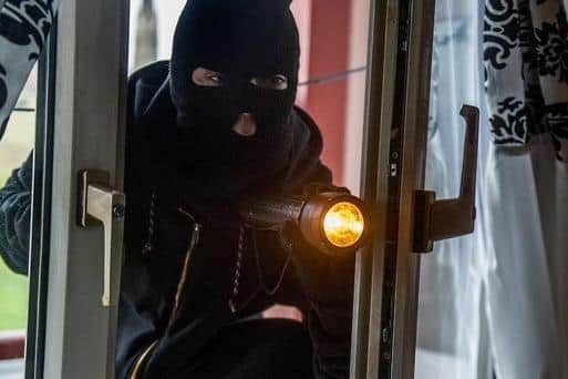 A gang of thieves made off with four cars in part of Edinburgh by breaking-in through people’s windows to steal their car keys.