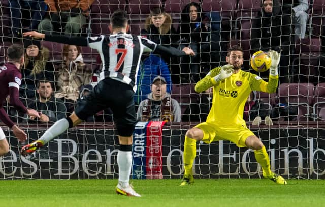Hearts goalkeeper Craig Gordon made a key save to deny St Mirren's Jamie McGrath. (Photo by Ross Parker / SNS Group)