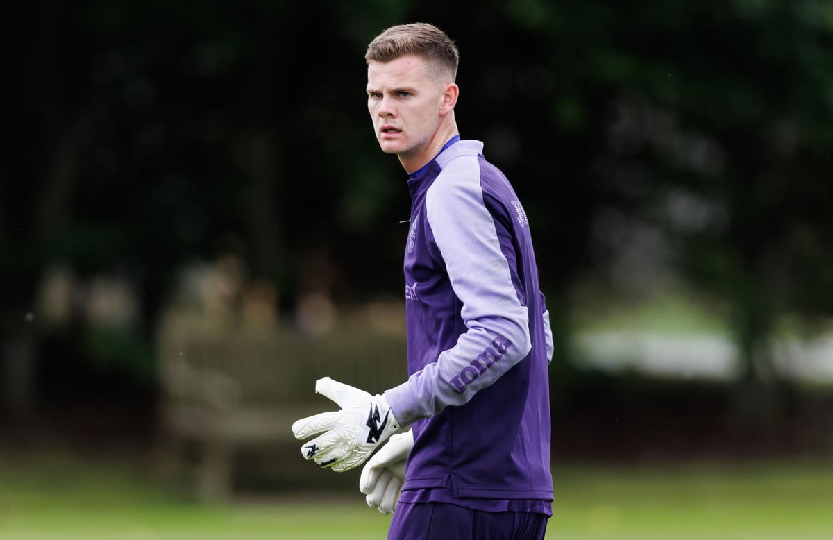 Hibs make decision over goalkeeping crisis as attacker heads out on loan to fellow Scottish Premiership side
