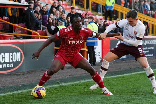Aberdeen's Anthony Stewart holds off Hearts striker Lawrence Shankland. Picture: Mark Scates / SNS
