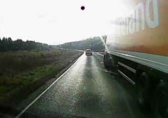 The lorry tries to overtake a second vehicle at the bend.