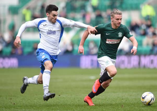 Hibernian's Jason Cummings takes the ball away from Ian McShane. Picture: SNS