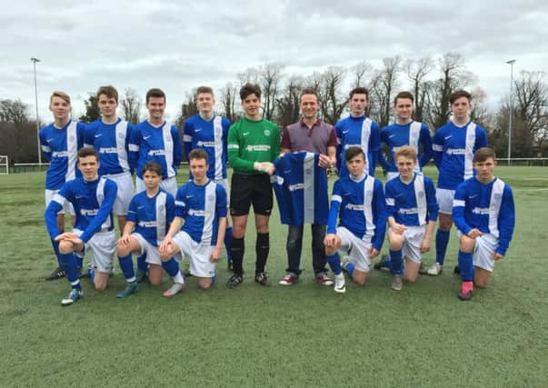 Musselburgh Windsor 16s line up in their new kits sponsored by Shapes Upholstery