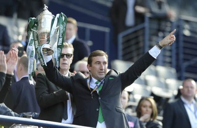 Alan Stubbs lifts the Scottish Cup. Picture: Neil Hanna/ JP