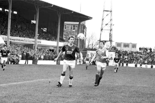 A Hibs v Hearts Edinburgh Derby at Easter Road in 1988. Picture: TSPL